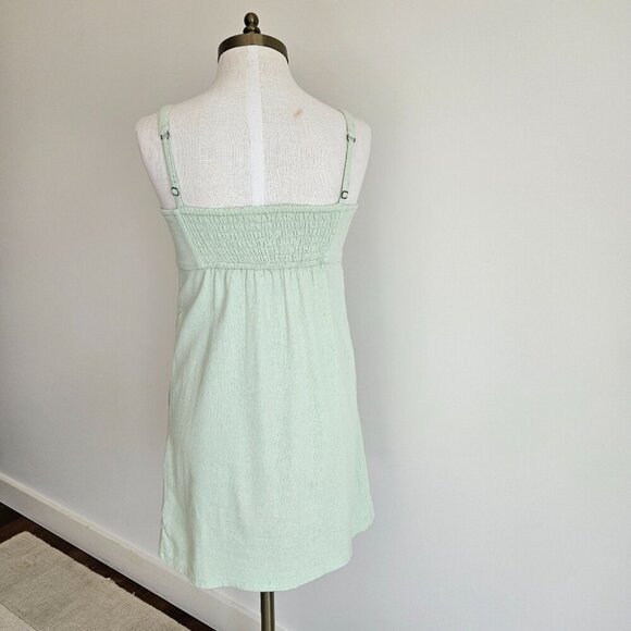 Light Green Sleeveless Dress - Picture 2 of 4